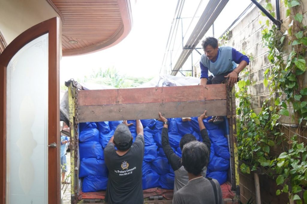 PTPN IV Salurkan 2500 Paket Sembako 