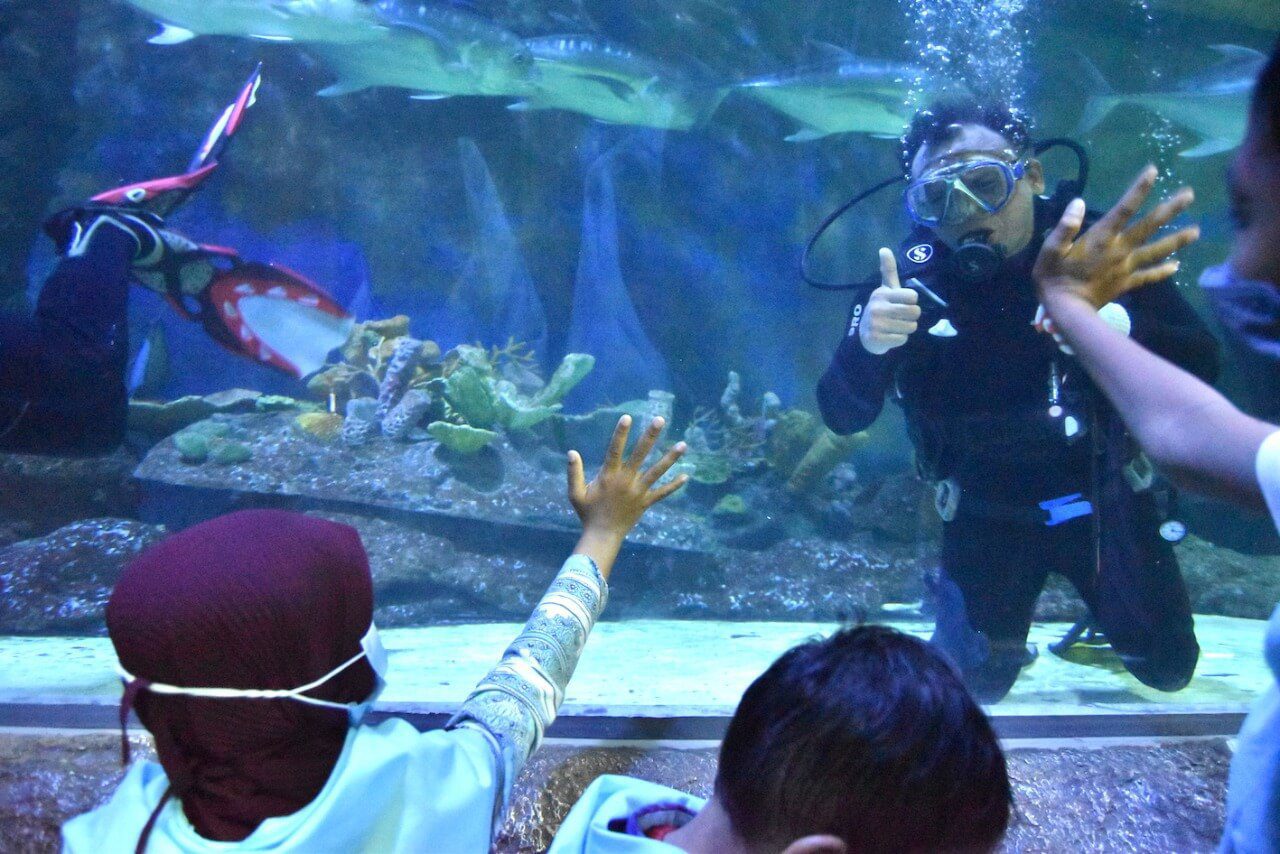 Wisata edukasi bersama yatim Semarak yatim bahagia