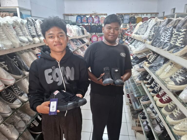 penyaluran perlengkapan sekolah yatim