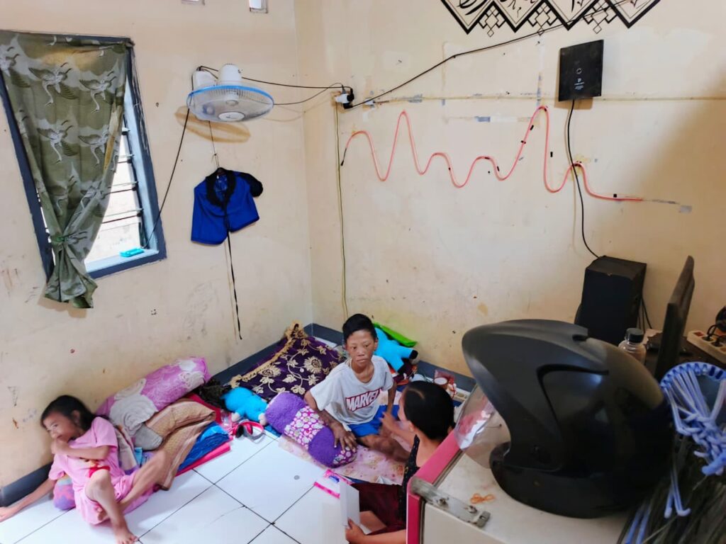 Bantuan biaya pengobatan