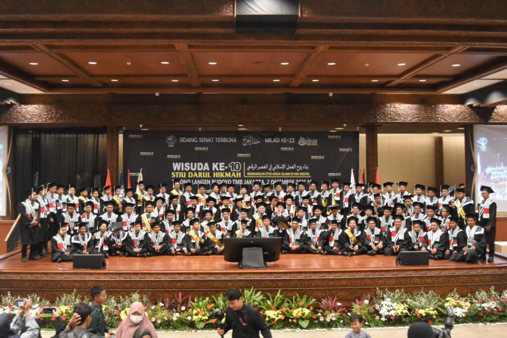 Wisuda STIU Darul Hikmah