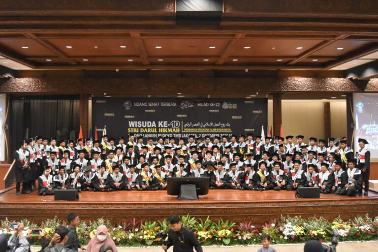 Wisuda STIU Darul Hikmah