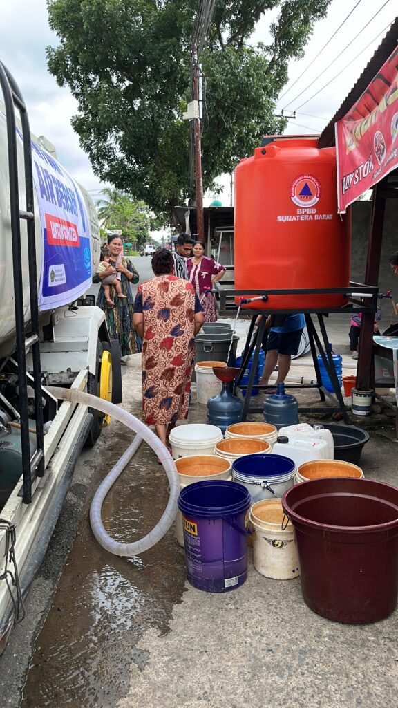 Bantuan air bersih untuk korban bencana Sumatera