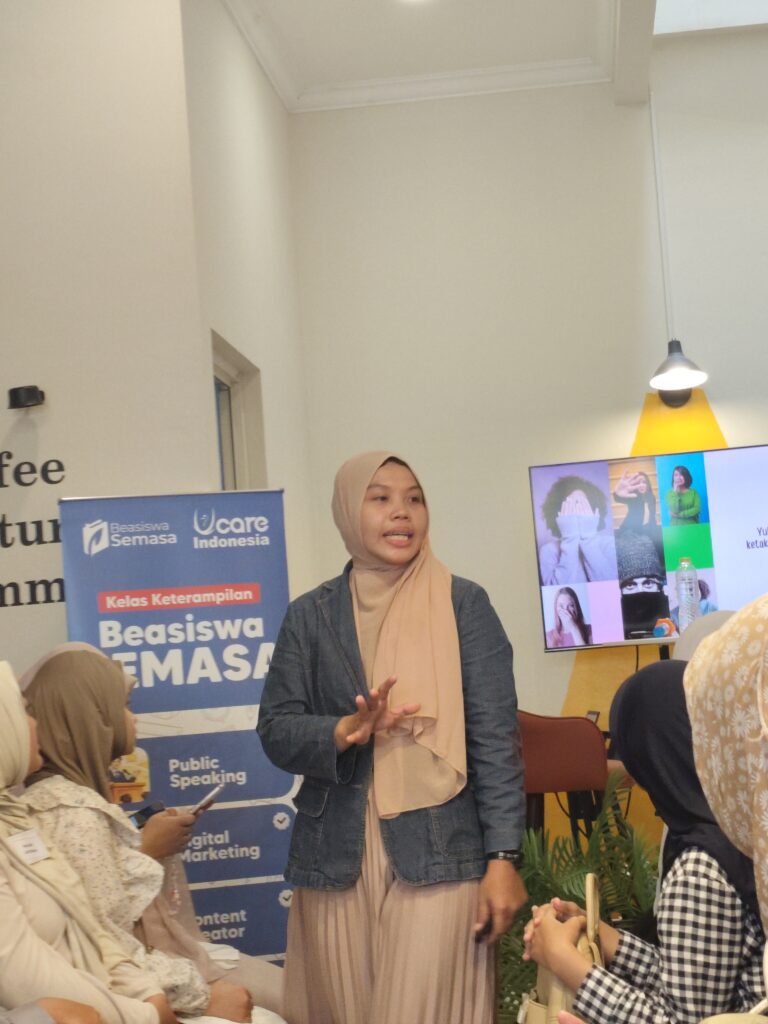 pelatihan pengembangan diri penerima Beasiswa SEMASA