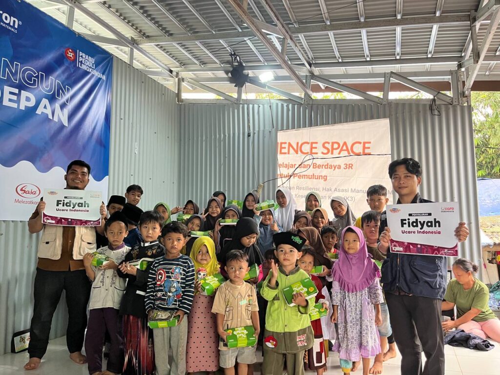 paket fidyah ke Kampung Pemulung