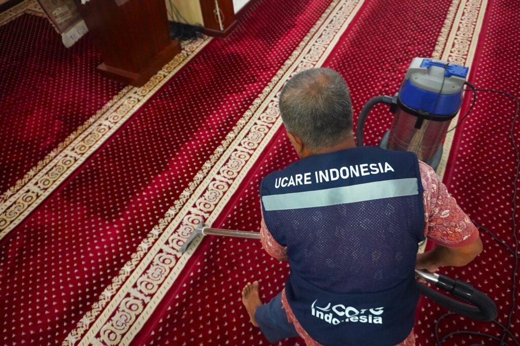 Bersih-bersih Masjid Al Mubarokah Kayuringin