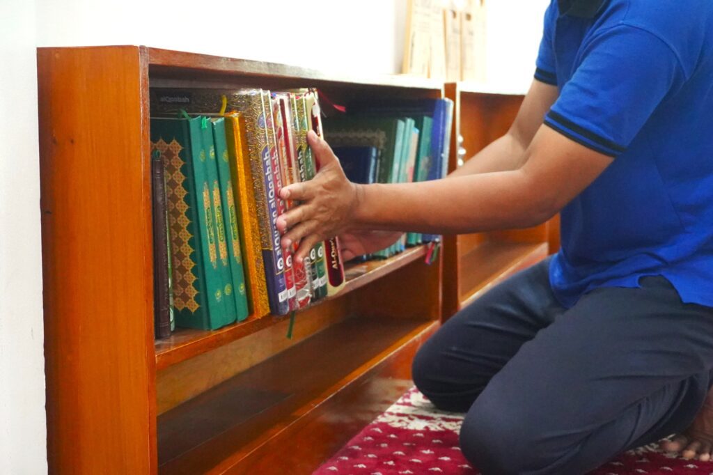 Bersih-bersih Masjid Al Mubarokah Kayuringin