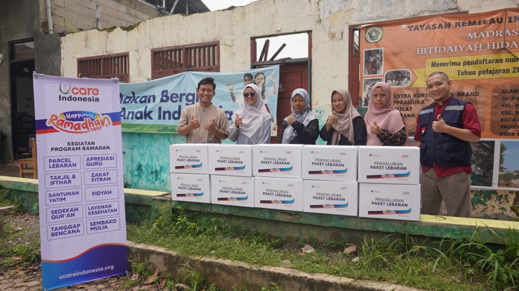 parcel lebaran untuk Guru MI Hidayatullah