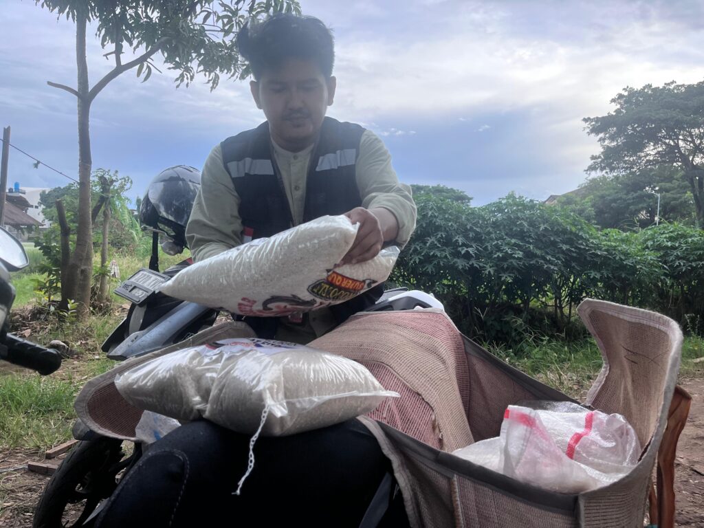 Penyaluran zakat fitrah UCare Indonesia 1447 H