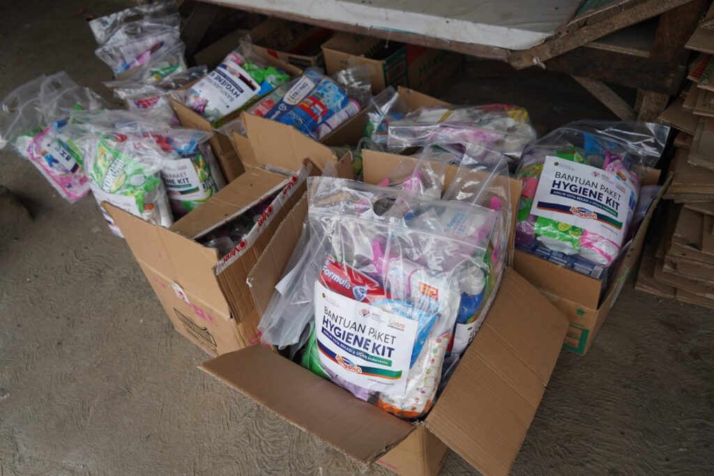 penyaluran hygiene kit UCare Indonesia x ASKLIN Bekasi