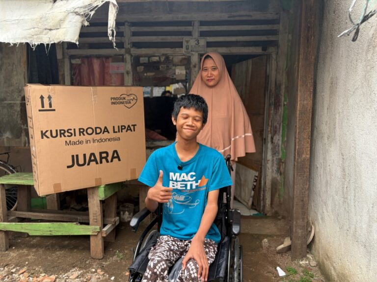 Bantuan alkes dari Koperasi Konsumen PT NOK Indonesia