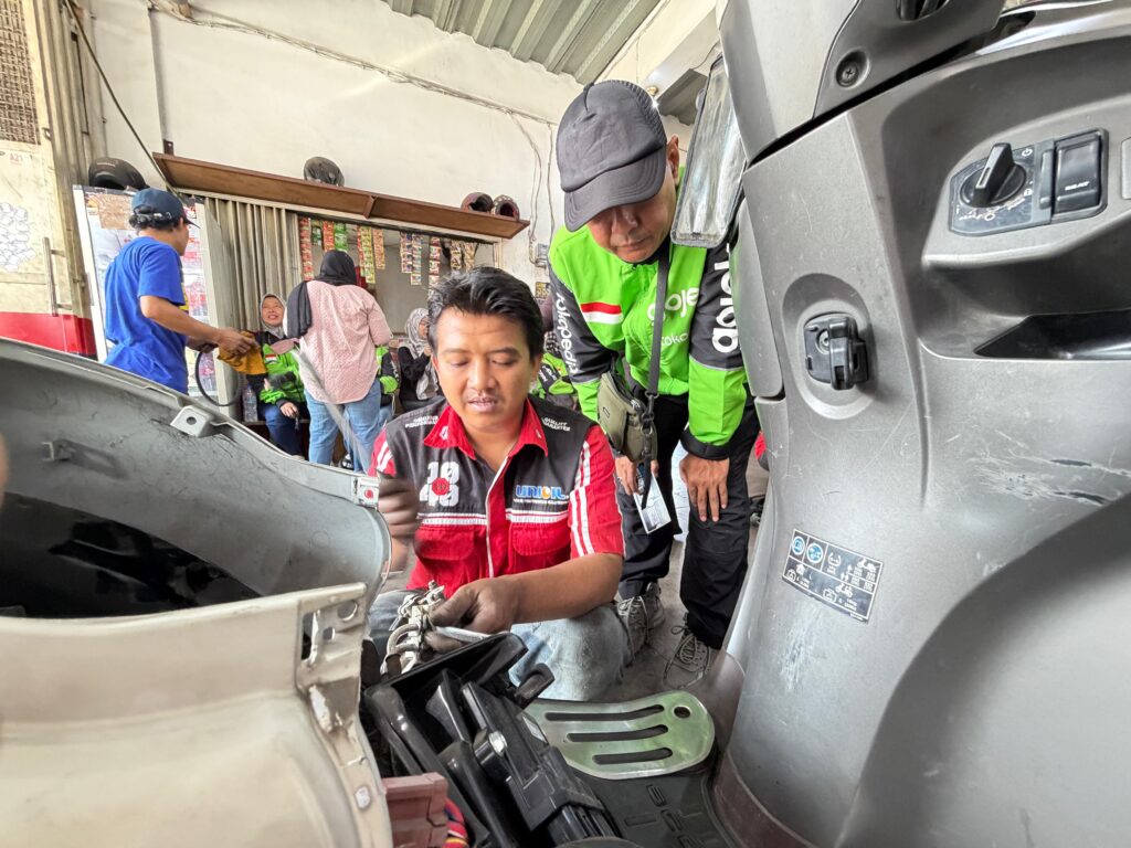 servis motor gratis untuk driver ojol