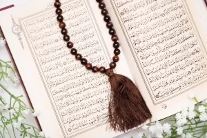 dalil tentang memuliakan anak yatim