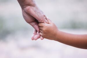 Keutamaan Sedekah kepada Anak Yatim