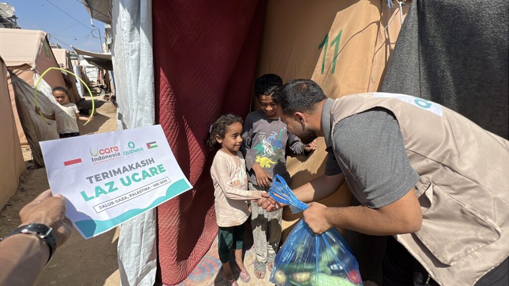 Penyaluran Paket Sembako di kamp pengungsian Gaza Utara, Palestina