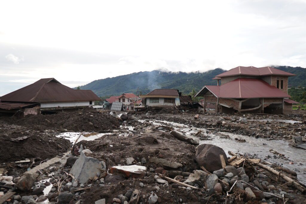 Bantuan untuk korban banjir dan tanah longsor