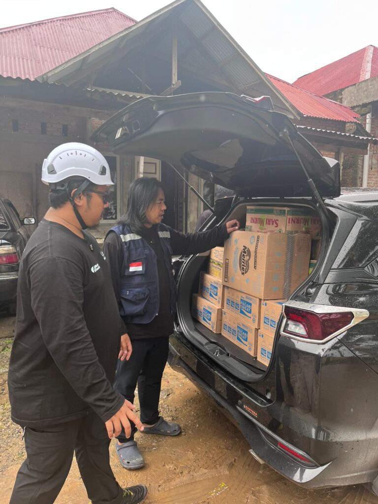 Penyaluran bantuan ke Nagari Pancung Taba