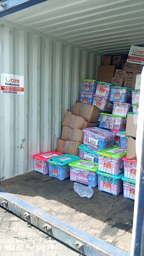 Pengiriman bantuan bencana Sumatera