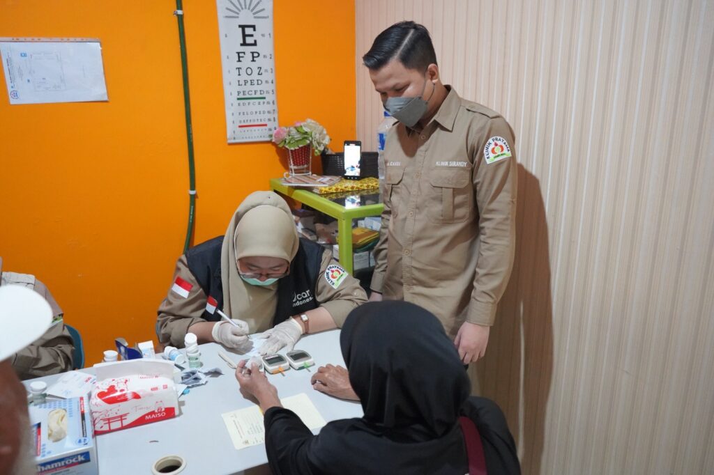 Penyuluhan dan pemeriksaan kesehatan UCare Indonesia x Klinik Sirandy