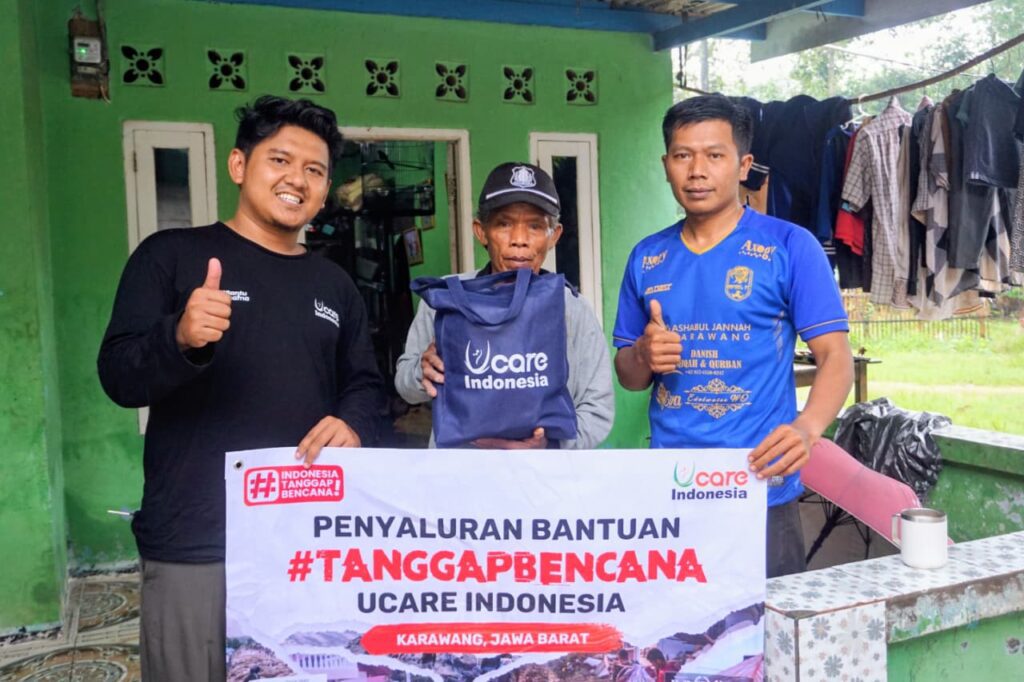 warga korban banjir di Karawang