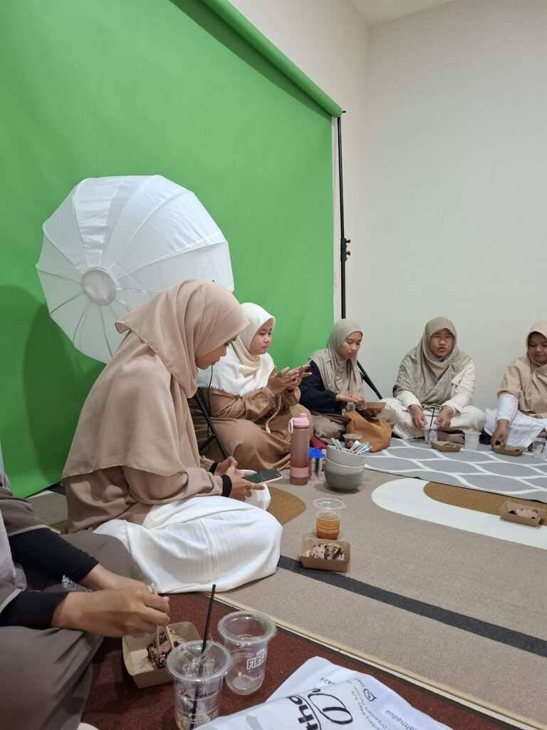 pelatihan pengembangan diri penerima Beasiswa SEMASA