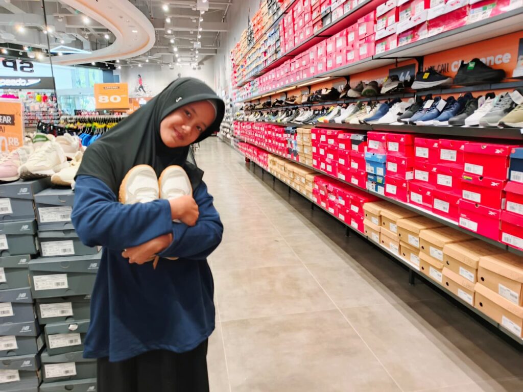 santunan yatim untuk Anisa Cahya