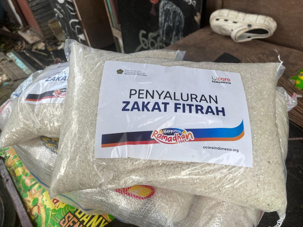 Penyaluran zakat fitrah UCare Indonesia 1447 H