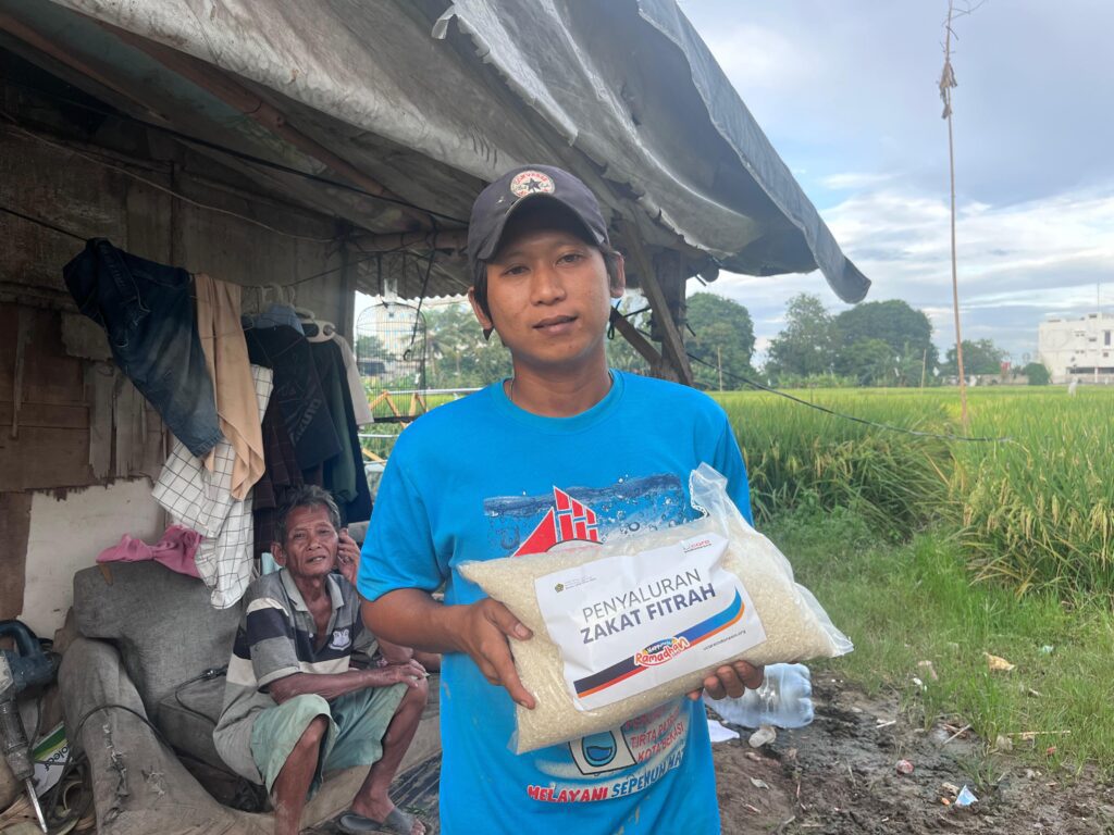 penyaluran zakat fitrah UCare Indonesia 1447 H