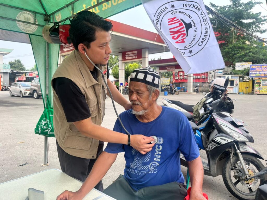 penyaluran hygiene kit UCare Indonesia x ASKLIN