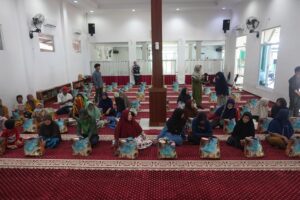 Paket Lebaran Happiness Ramadhan 1447 H untuk Warga Sekitar Masjid Al Mubarok Kayuringin