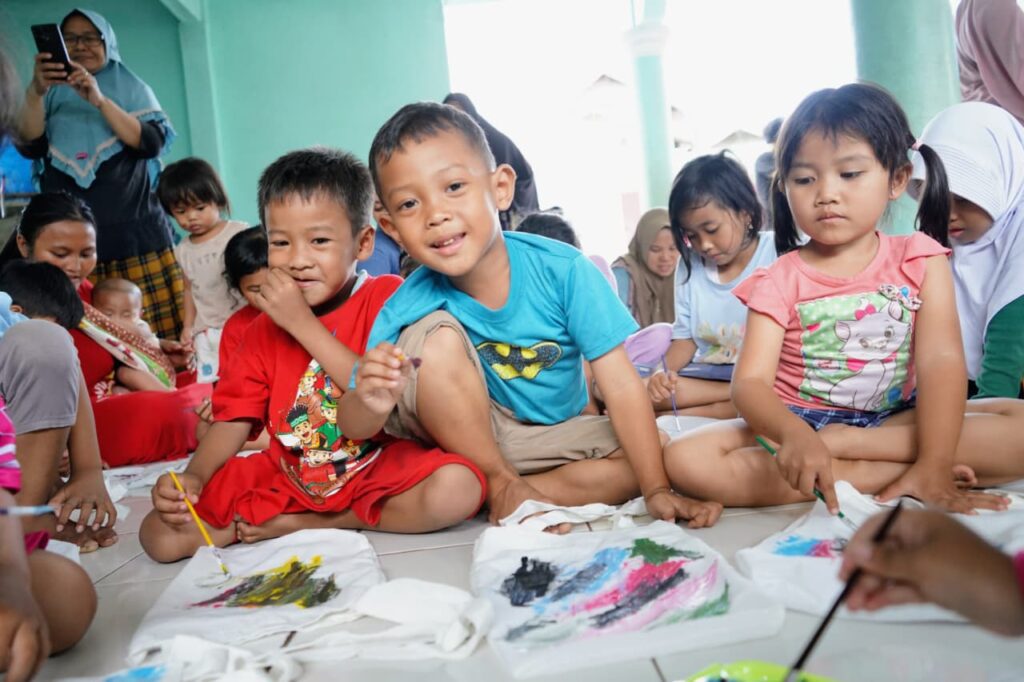 bantuan untuk warga terdampak kebakaran SPBE Cimuning