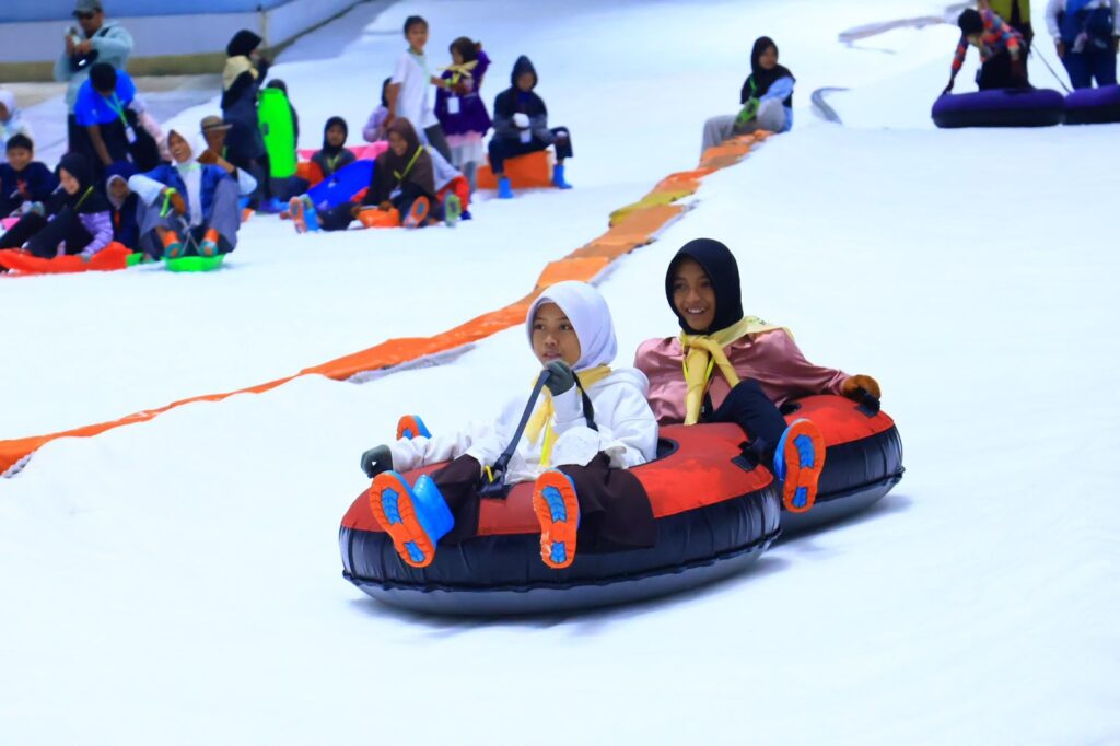 Liburan ceria di Trans Snow World Bekasi