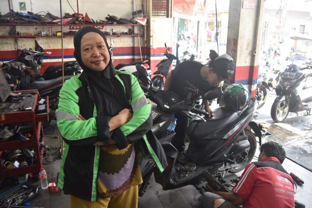 servis motor gratis untuk driver ojol