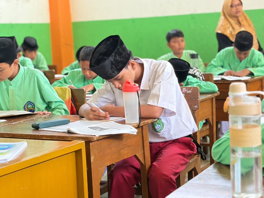 Bantuan perlengkapan pendidikan