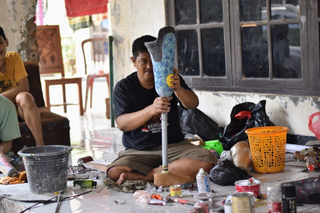 bantuan kaki palsu untuk Apriliya